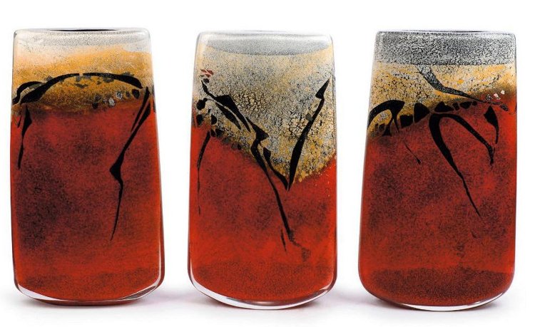 Verrerie Begou à Villetelle (34) trois fiasques décorées avec des poudres par Marisa et soufflées par Alain