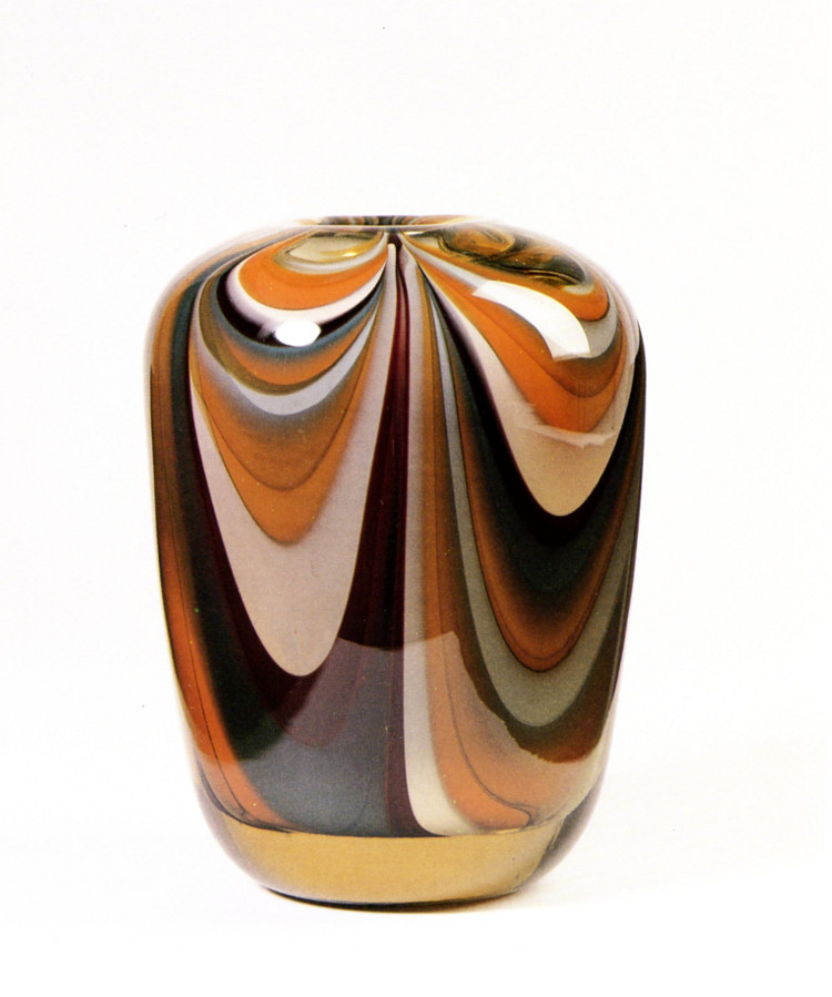 Verrerie Le Pontil - Dieulefit (26) un vase au décor Vagues de Claude Morin en 1981