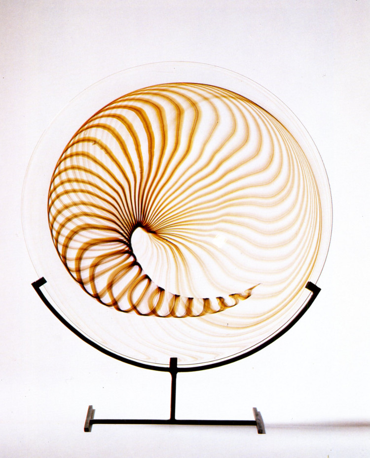 Verrerie Le Pontil - Dieulefit (26) grande coupe au décor Spirale de Claude Morin en 1986, diamètre 45cm
