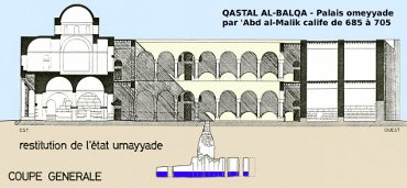 Qastal fait partie des châteaux omeyyades édifiés sous la première dynastie musulmane entre 685 et 750 ap. J.-C. 
  en Palestine, Jordanie et Syrie autour de la capitale Damas.
  L'architecte Frédéric Morin présente les relevés des vestiges omeyyades et propose une restitution architecturale de l'état originel du palais, grâce à des dessins mais aussi des photos de maquette.