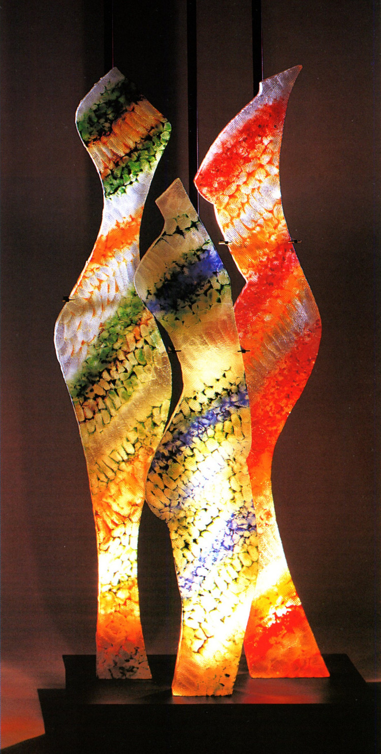 Verre-en-Forme à Montoison (26) par Frédéric Morin et Salomé : « Valse à trois temps » (35x70x h=202cm) - ekta Bernard Coste