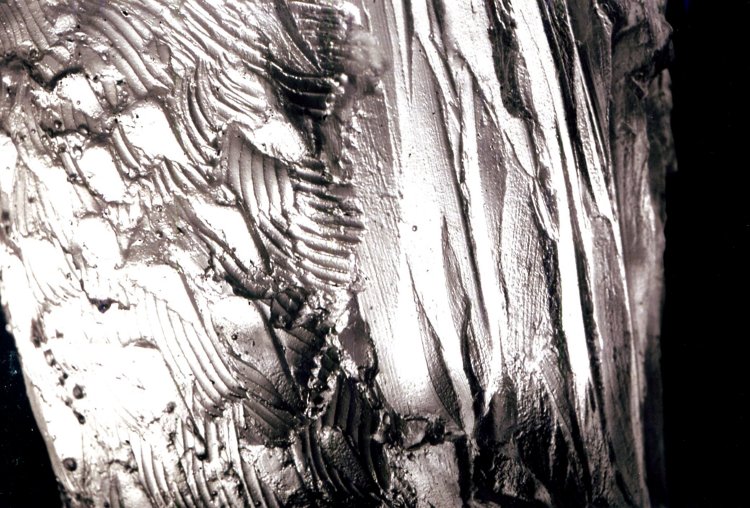 Verre-en-Forme à Montoison (26) par Salomé en 2002 : détail du Grand-Duc h=64cm pour 38kg en verre optique Corning