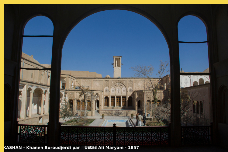 architecture bioclimatique = fluidité des espaces entre dedans et dehors : Kashan maison Borujerdi par Maryam vers 1857 : la cour principale vue vers le Nord