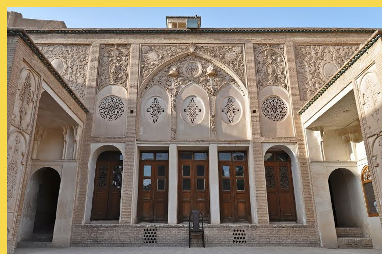 architecture bioclimatique = fluidité des espaces entre dedans et dehors : Kashan maison Borujerdi par Maryam vers 1857 - la terrasse de réception d'hiver, au soleil une grande partie de la journée