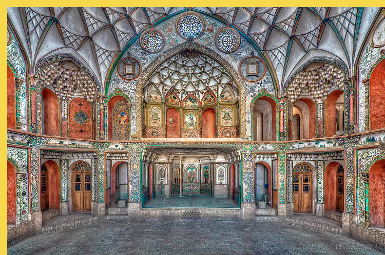 architecture bioclimatique = fluidité des espaces entre dedans et dehors : Kashan maison Borujerdi par Maryam vers 1857 - cette maison est célèbre en raison de son extraordinaire hall de réception d'été