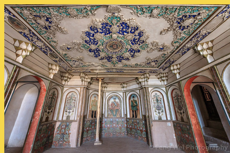 architecture bioclimatique = fluidité des espaces entre dedans et dehors : Kashan maison Borujerdi par Maryam vers 1857 - l'alcôve sud et son plafond