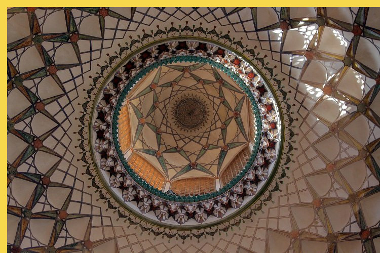 architecture bioclimatique = fluidité des espaces entre dedans et dehors : Kashan maison Borujerdi par Maryam vers 1857 - détail du lanternon de la coupole à muqarnas = stalagtites du talar central