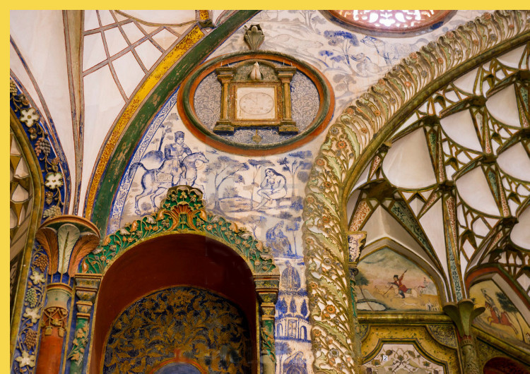 architecture bioclimatique = fluidité des espaces entre dedans et dehors : Kashan maison Borujerdi par Maryam vers 1857 - détail du lanternon de la coupole à muqarnas = stalagtites du talar central