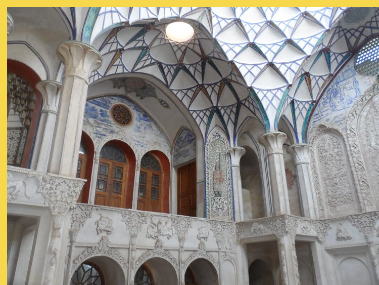 architecture bioclimatique = fluidité des espaces entre dedans et dehors : Kashan maison Borujerdi par Maryam vers 1857 - détail intérieur vers le Sud-Ouest du talar latéral ouest