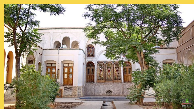 architecture bioclimatique = fluidité des espaces entre dedans et dehors : Kashan maison Borujerdi par Maryam vers 1857 - cette partie privée de la maison mérite certainement d'être mieux connue car ses espaces ont bénéficié des mêmes attentions, à défaut de sa décoration