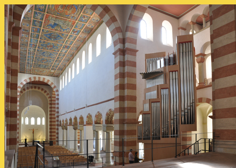 architecture carolingienne - Hildesheim (D) église carolingienne Saint-Michaël vers 1010 - vue intérieure de la nef et du choeur depuis le transept sud-ouest et le WestWerk sur-élevé