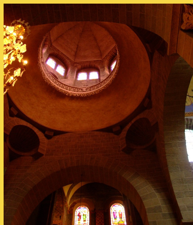 architecture romane classique - Le Puy-en-Velay (43) Notre-Dame 1050 → … - coupole sur tambour à la croisée de transept