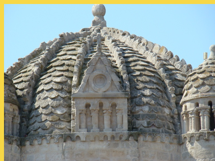 architecture romane - Zamora (E) cathédrale XIIe s. - dôme à côtes extérieures
