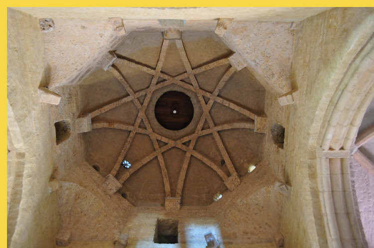 architecture romane - L'Hôpital-St-Blaise (64) carolingien → XIIe s. - la coupole à huit pans est soutenue par huit nervures = les ogives qui naissent au milieu des pans découpés par les trompes