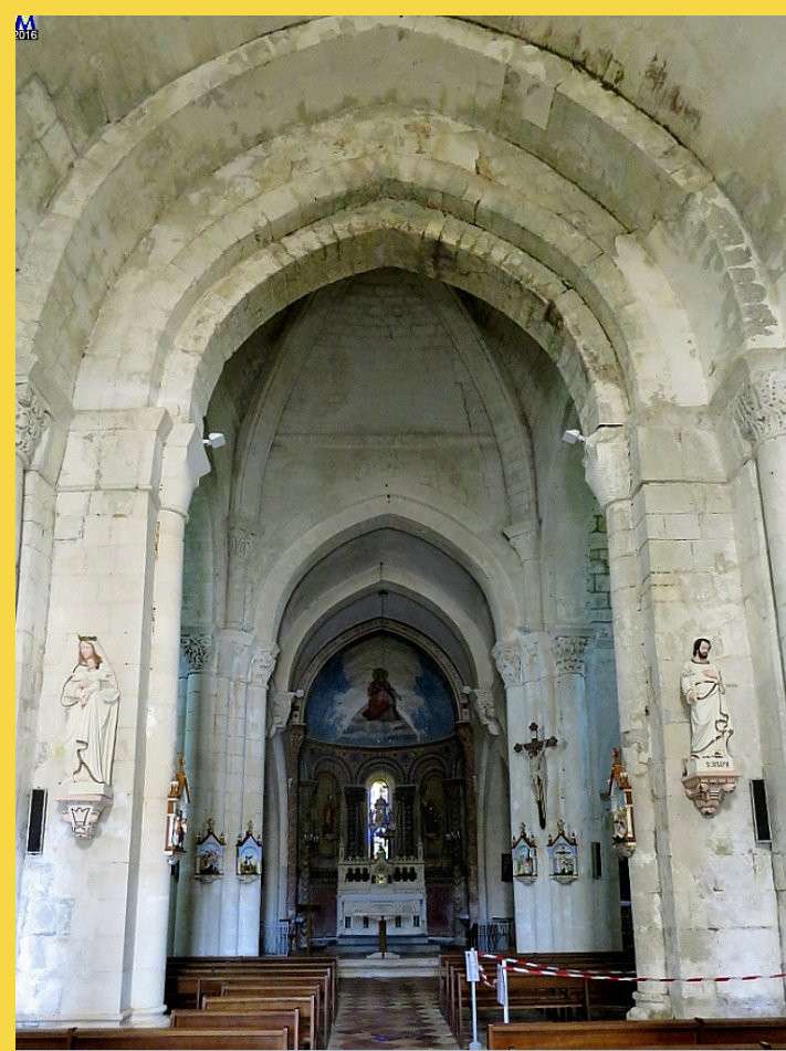 architecture romane - Arces (17) St-Martin 1140 → 1190 - à la croisée de transept, une croisée d'ogives archaïque