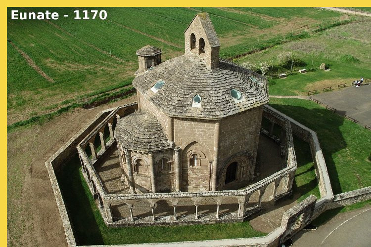 architecture romane - Eunate (E) Santa Maria vers 1170 - vue aérienne générale montrant l'enclos périphérique, autrefois au moins partiellement couvert comme une galerie de cloître