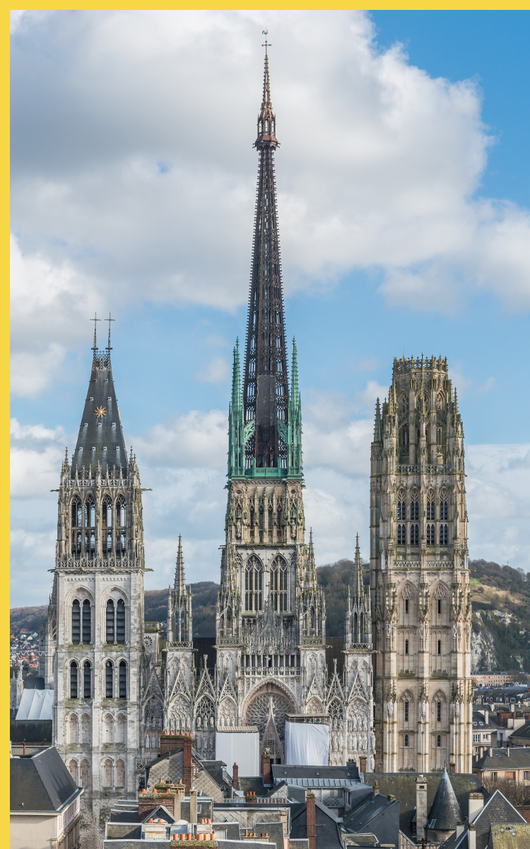 architecture gothique primitive - Rouen (76) Notre-Dame IVe s. + 1030 → 1063 + 1145 → 1237 -  vue générale avec son imposante flèche en fonte de 1876, hauteur 151m