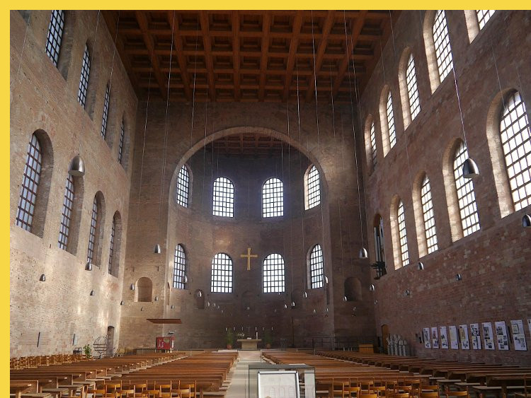 architecture paléochrétienne - Trèves (D) Basilique chrétienne de Constantin vers 315 AD (67m x 27,30 x h=33m) - vue générale de la gigantesque nef