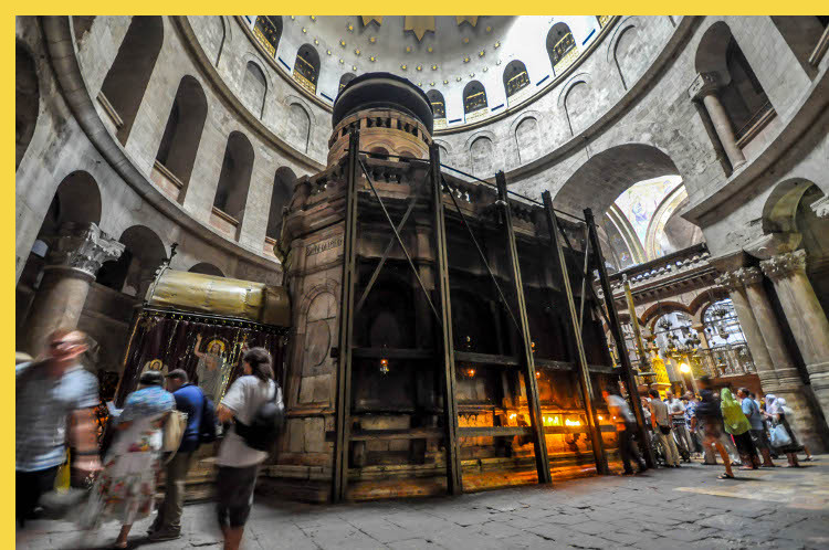 première architecture chrétienne - Jérusalem : église du Saint-Sépulcre de 330 à 614 - édicule recouvrant le tombeau du Christ au milieu de la rotonde à tambour et coupole