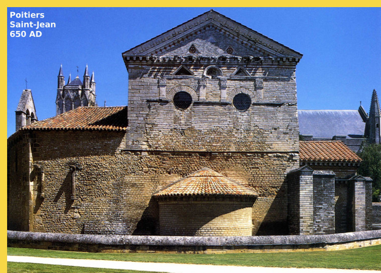 architecture paléochrétienne - Poitiers (86) : baptistère St-Jean fondé vers 350, remanié au Ve siècle et décoré vers 650 - témoignage de l'architecture mérovingienne
