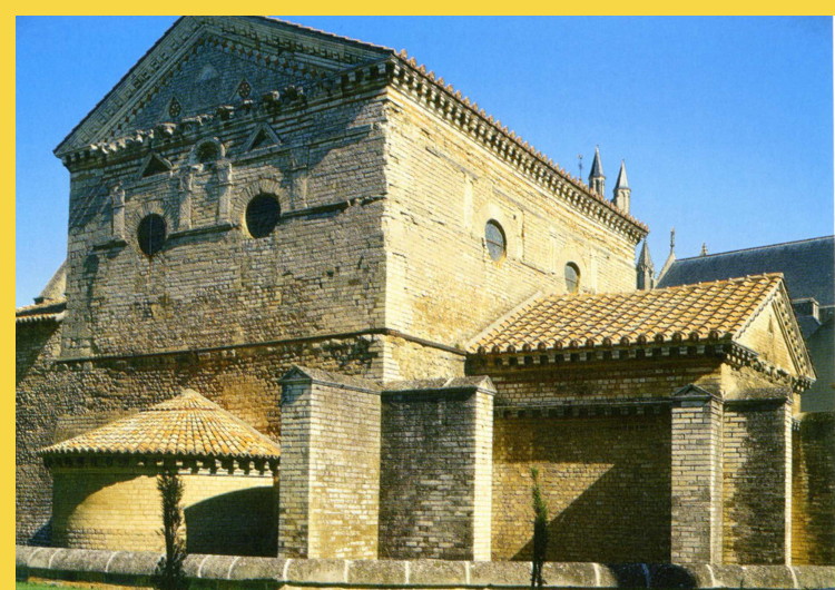 architecture paléochrétienne - Poitiers (86) : baptistère St-Jean fondé vers 350, remanié au Ve siècle et décoré vers 650 - témoignage de l'architecture mérovingienne