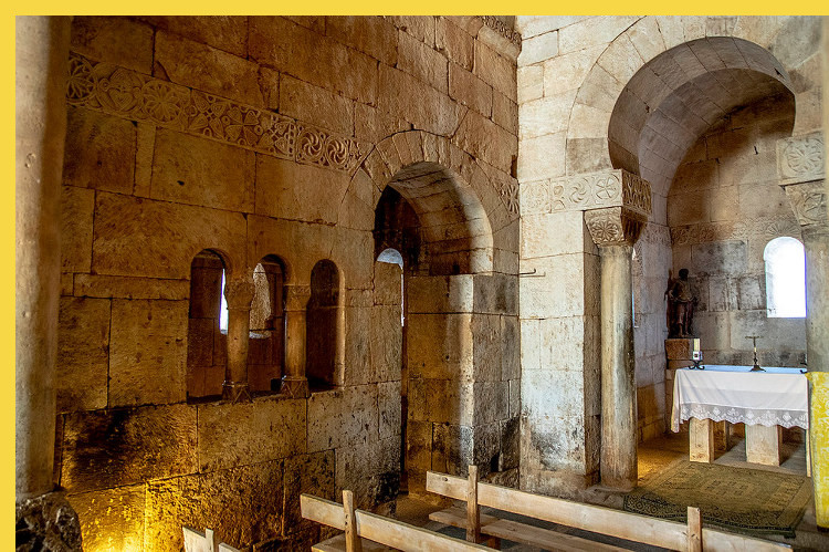 architecture paléochrétienne - Zamora (E) église wisitohique San Pedro de la Nave VIIe s. - le choeur et le transept nord