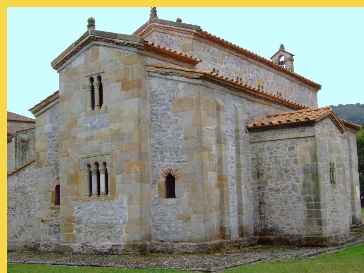 architecture carolingienne - Villaviciosa (E) San Salvador de Valdedios IXe s. avant 890 - vue générale du chevet