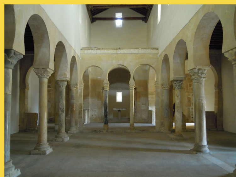 architecture carolingienne mozarabe/mudejar - Leon (E) : Sant Miguel de Escalada vers 930 - la nef vue vers le choeur