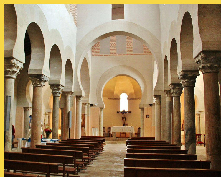 architecture carolingienne mozarabe/mudejar - Valladolid (E) San Cebrian de Mazote - église San Cipriano vers 950- vue générale de la nef vers le choeur