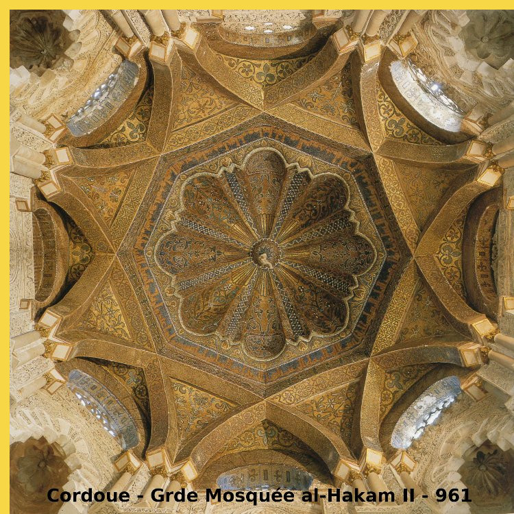 architecture omeyyade d'Espagne - Cordoue (E) Grande Mosquée des Omeyyades agrandissement d'al-Hakam II en 961 coupole du Mihrab central - les carrés tournants sont la figure de base de la composition en plan de la Coupole du Rocher à Jérusalem construite en 692 par 'Adb al-Malik