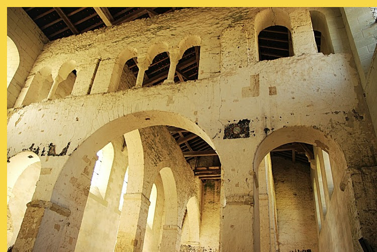 architecture carolingienne - St-Généroux (79) église carolingienne Saint-Généroux vers 980 - depuis le transept vers la nef carolingienne