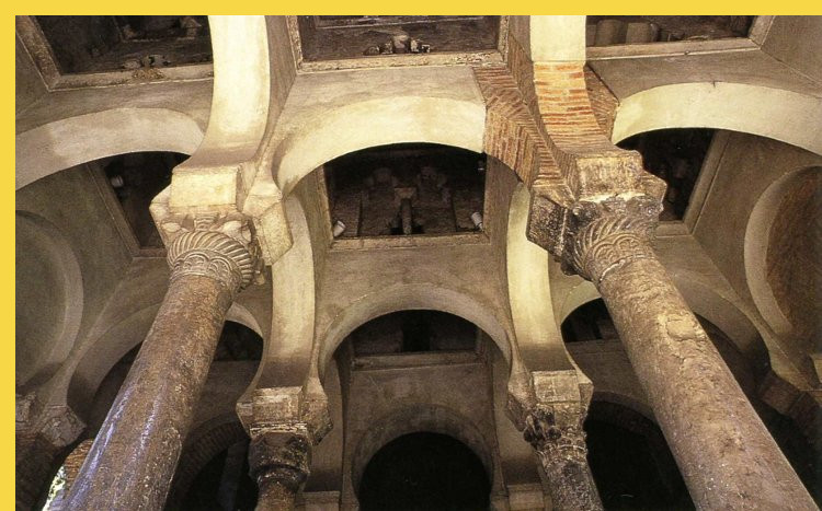 architectutre musulmane hispanique - Tolède (E) : Mosquée Bab al-Mardum en 999 - les plafonds de la salle de prièce devenue la nef en 1187