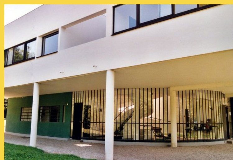bioclimatique fluidite des espaces villa Savoye à Poissy par Le Corbusier en 1931 : façade nord d'entrée