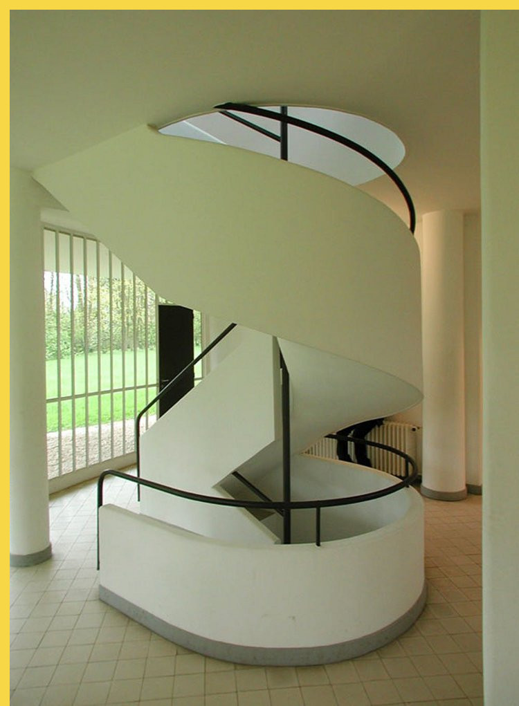 bioclimatique fluidite des espaces villa Savoye à Poissy par Le Corbusier en 1931 : escalier intérieur
