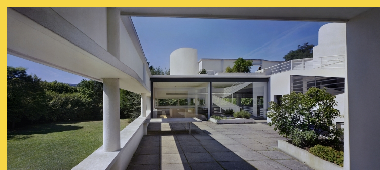 bioclimatique fluidite des espaces villa Savoye à Poissy par Le Corbusier en 1931 : la terrasse vue depuis la loggia