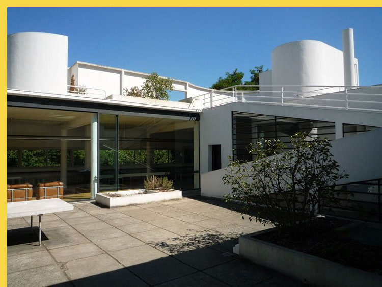 bioclimatique fluidite des espaces villa Savoye à Poissy par Le Corbusier en 1931 : les rampes d'accès au solarium