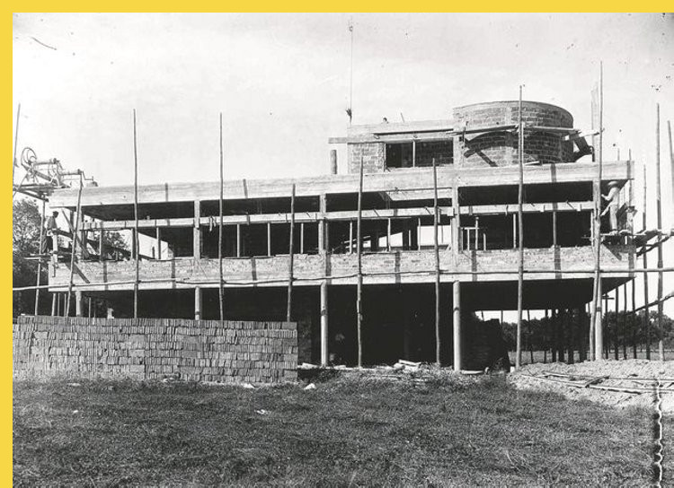 fluidite des espaces villa Savoye à Poissy par Le Corbusier en 1931 : photos de chantier de construction 1928-1930