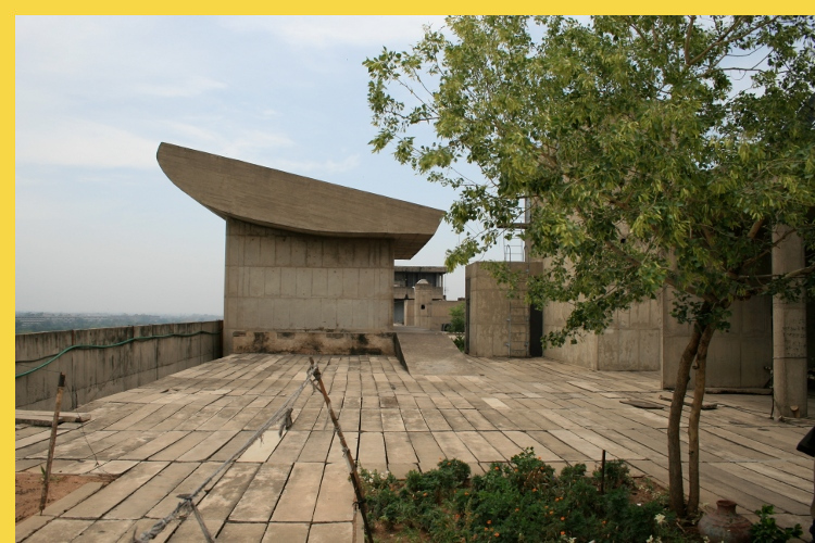 bioclimatique fluidite des espaces Secrétariat civil du Pendjab à Chandigarh par Corbusier en 1953 : en toiture