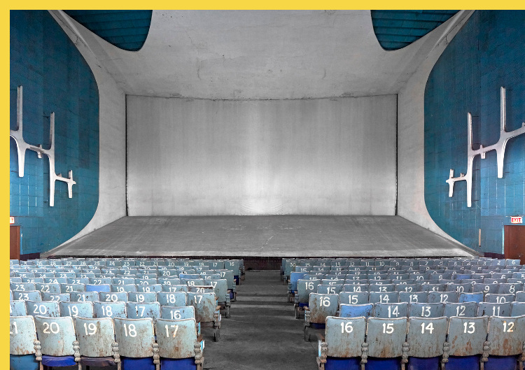 fluidite des espaces cinéma Neelam à Chandigarh par Corbusier vers 1954 ? salle