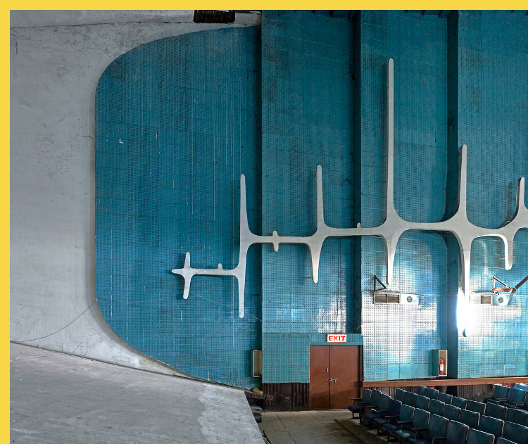 fluidite des espaces cinéma Neelam à Chandigarh par Corbusier vers 1954 ? salle