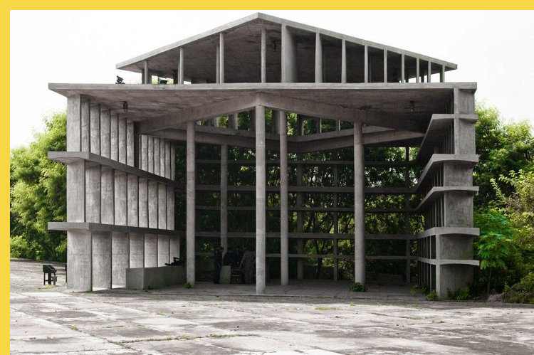 fluidite des espaces Tower of Shadows « Tour des Ombres » à Chandigarh par Corbusier vers 1956 ? sculpture de Le Corbusier