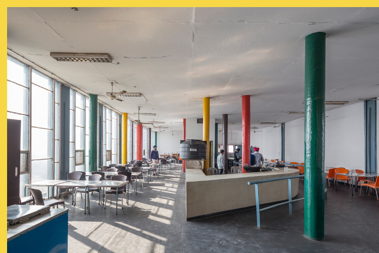 bioclimatique fluidite des espaces le Capitole du Pendjab à Chandigarh par Le Corbusier en 1962 : cafetaria en façade est