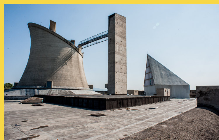 bioclimatique fluidite des espaces le Capitole du Pendjab à Chandigarh par Le Corbusier en 1962 : le  toit de la salle plénière de l'Assemblée