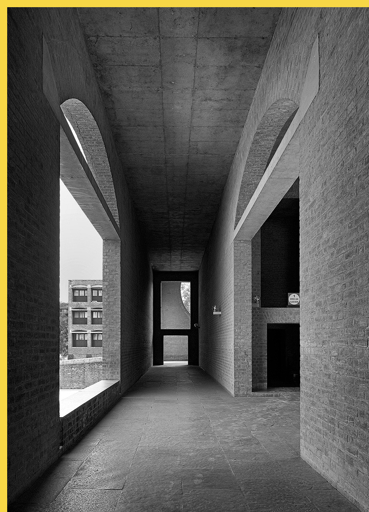 bioclimatique fluidite des espaces l'Indian Institute of Management à Ahmedabad par Kahn en 1974 : coursives des amphis