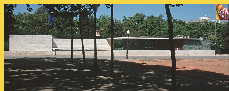 bioclimatique fluidité des espaces Pavillon de l'Allemagne à Barcelone Mies vd Rohe 1929 : façade orientale sur la ville