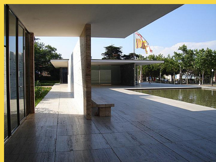 bioclimatique fluidité des espaces Pavillon de l'Allemagne à Barcelone par Mies van der Rohe en 1929 : le banc est à l'ombre tout l'après-midi ; il permet de regarder la ville
