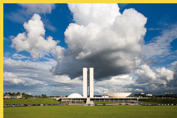 le Congrès National à Brasilia par Niemeyer en 1960 : vue générale