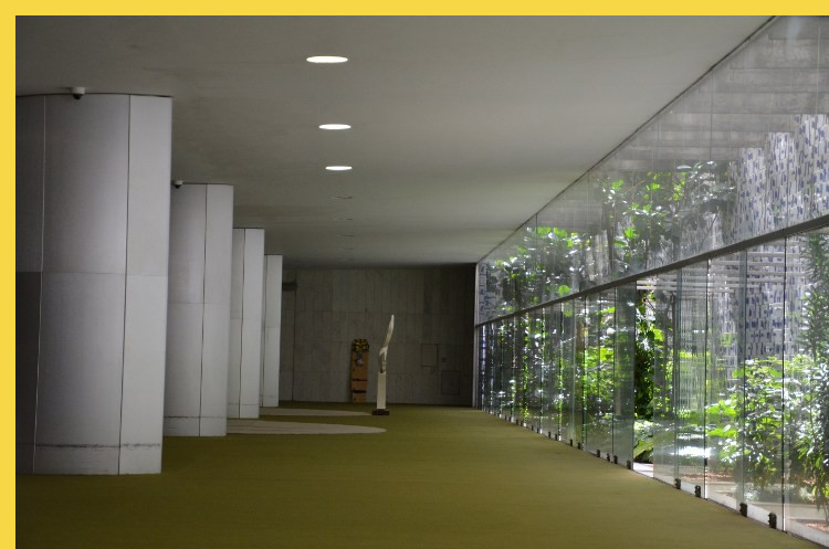 le Congrès National à Brasilia par Niemeyer en 1960 : salle des pas perdus
