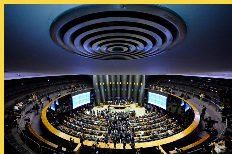 le Congrès National à Brasilia par Niemeyer en 1960 : la Chambre des députés vue depuis le sommet des tribunes du public