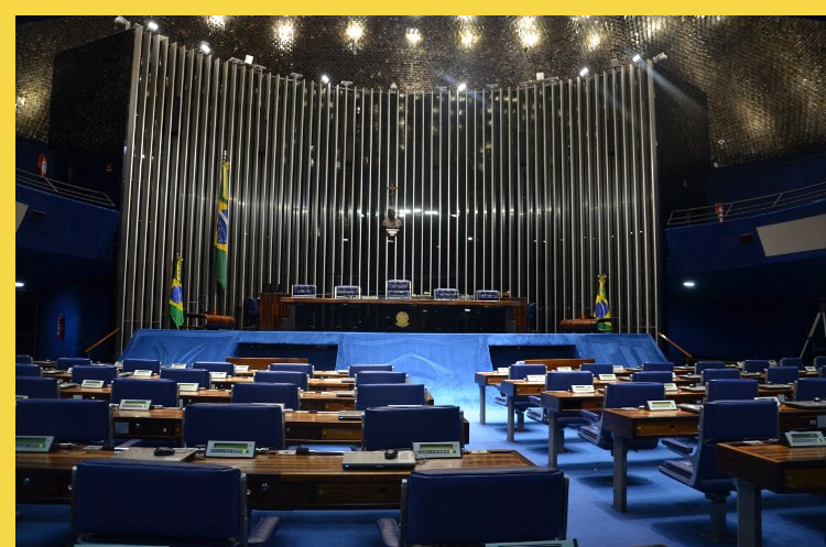 le Congrès National à Brasilia par Niemeyer en 1960 : le dôme de la Chambre des sénateurs
